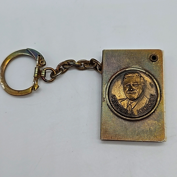 Oral Roberts University Expect a Miracle Prayer Tower Keychain - Picture 2 of 8